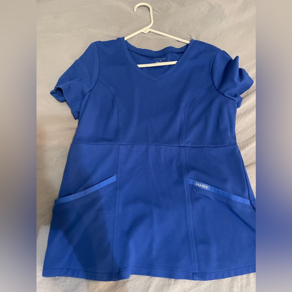 Jaanuu scrub top